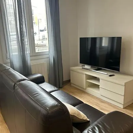 Piso Deluxe Con Balcon Cerca Del Casco Viejo アパート