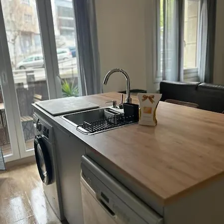 Piso Deluxe Con Balcon Cerca Del Casco Viejo Apartment *