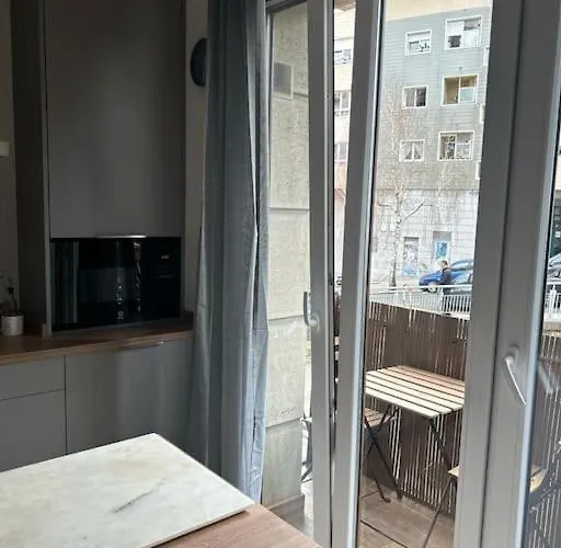 Piso Deluxe Con Balcon Cerca Del Casco Viejo