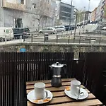 Piso Deluxe Con Balcon Cerca Del Casco Viejo *