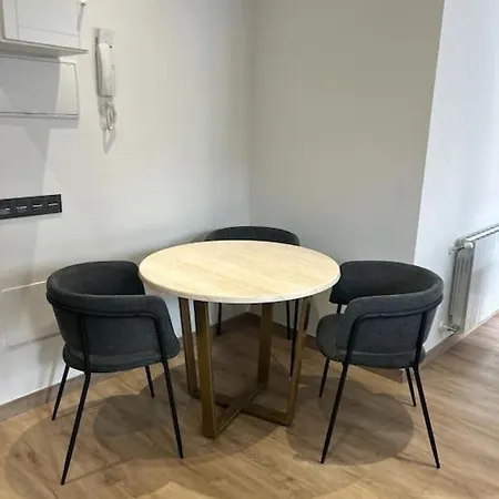 Apartamento Piso Deluxe Con Balcon Cerca Del Casco Viejo *